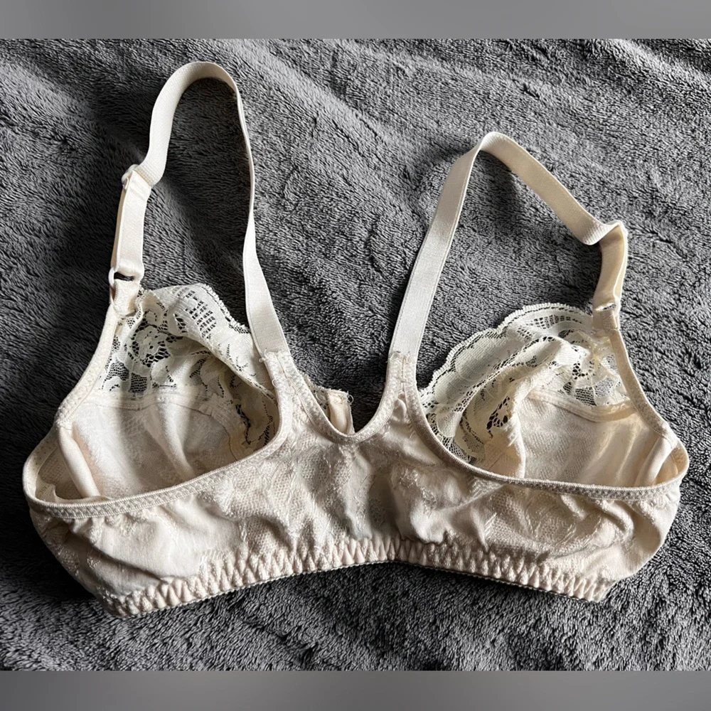 Victoria’s Secret Front-Closure Bra – Size 32B - Picture 2 of 5